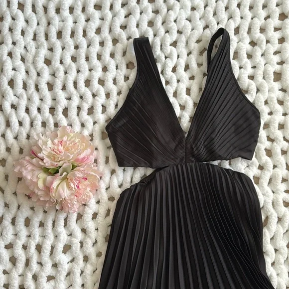 Abercrombie & Fitch Pleated Dress Black Size M - Picture 2 of 6